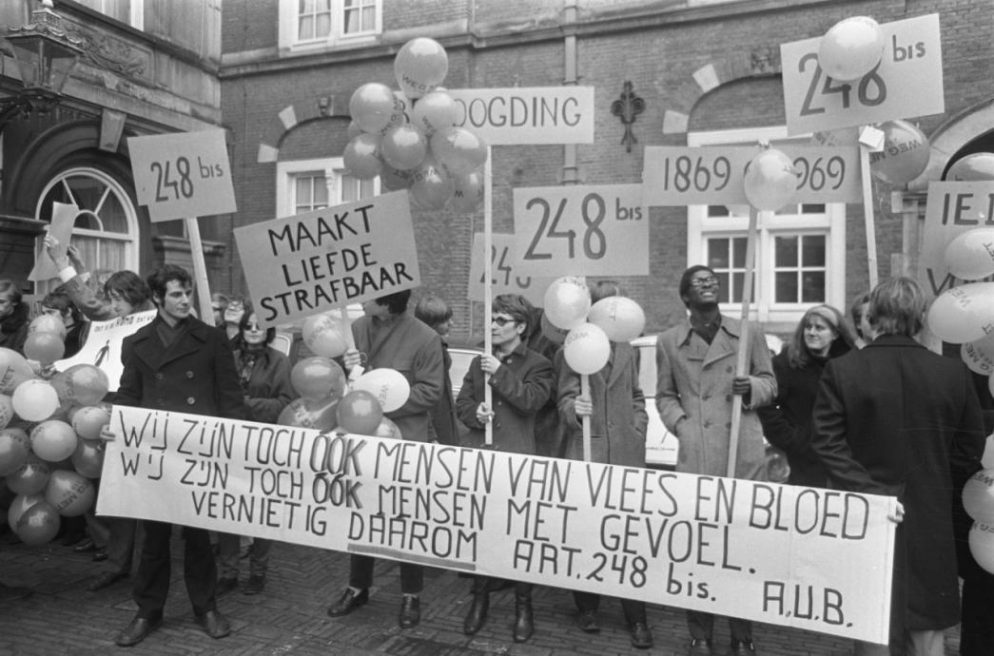 21 jan 1969 Binnenhof -- Eerste homodemo in Europa (tegen art 248bis Sr)